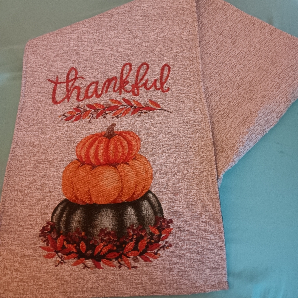 Table runner,  pumpkin design